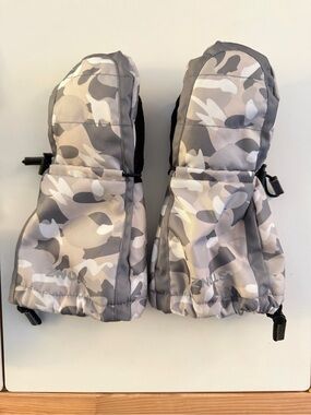 Stonz Kids Gray Camo Mittens size 2-4T